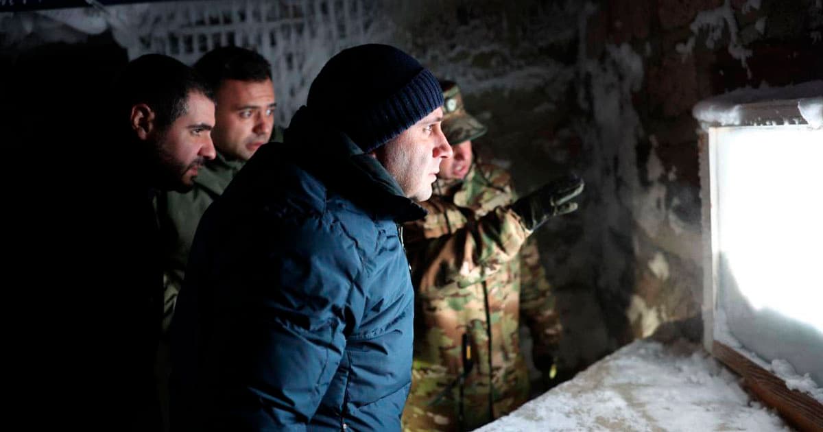 Ermənistan Müdafiə Naziri hərbi mövqeləri ZİYARƏT ETDİ – Nəyə hazırlıq? – FOTO Ermənistan Müdafiə Naziri hərbi mövqeləri ZİYARƏT ETDİ – Nəyə hazırlıq? – FOTO