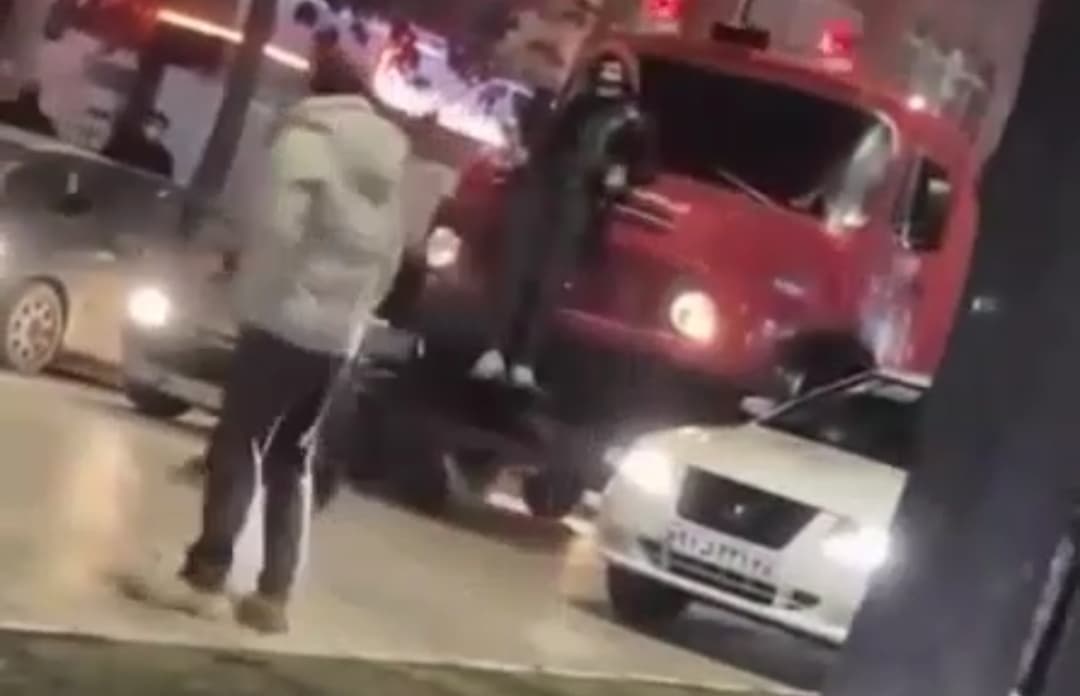 İranda etirazlar genişlənir: Bu şəhərin mərkəzi etirazçıların nəzarətinə keçdi – VİDEO İranda etirazlar genişlənir: Bu şəhərin mərkəzi etirazçıların nəzarətinə keçdi – VİDEO
