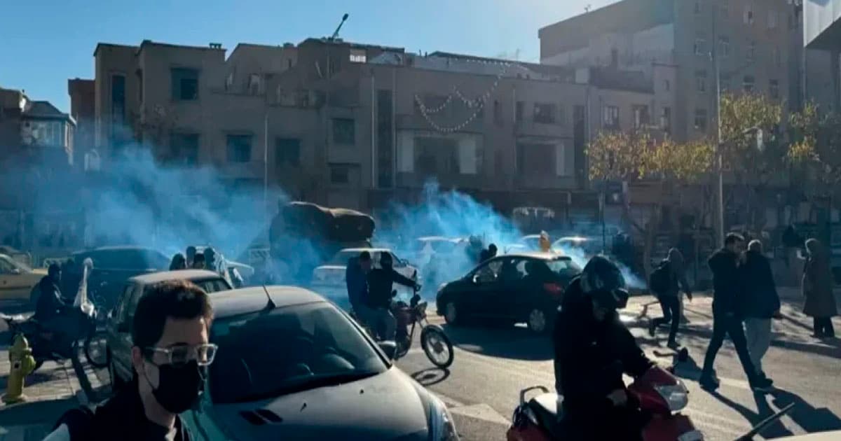 İranda etirazlar zamanı təhlükəsizlik əməkdaşı ölüb, 7 nəfər saxlanılıb İranda etirazlar zamanı təhlükəsizlik əməkdaşı ölüb, 7 nəfər saxlanılıb
