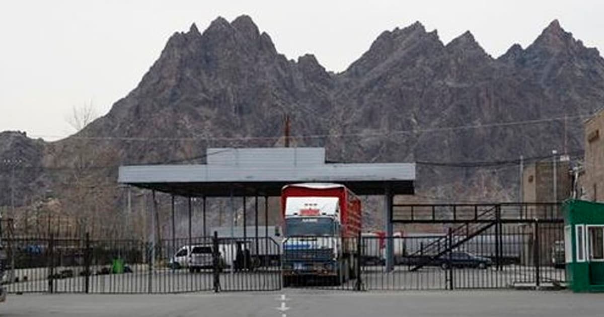 Meğri gömrük məntəqəsinin rəisi həbs edildi Meğri gömrük məntəqəsinin rəisi həbs edildi