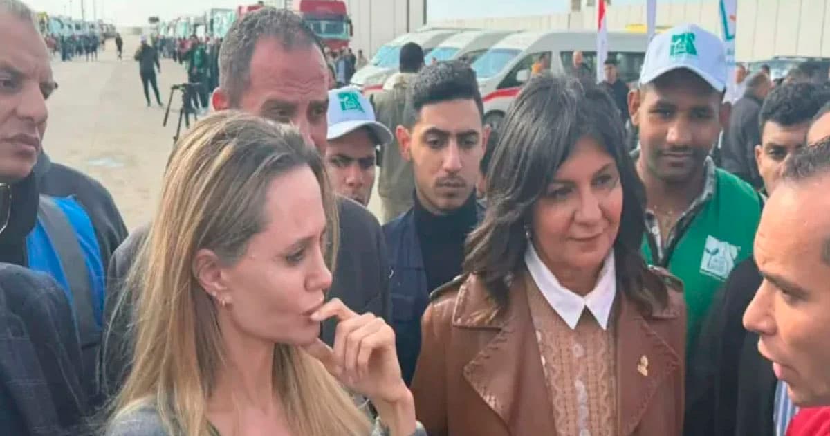Ancelina Coli Rəfah keçid məntəqəsini ziyarət edib Ancelina Coli Rəfah keçid məntəqəsini ziyarət edib