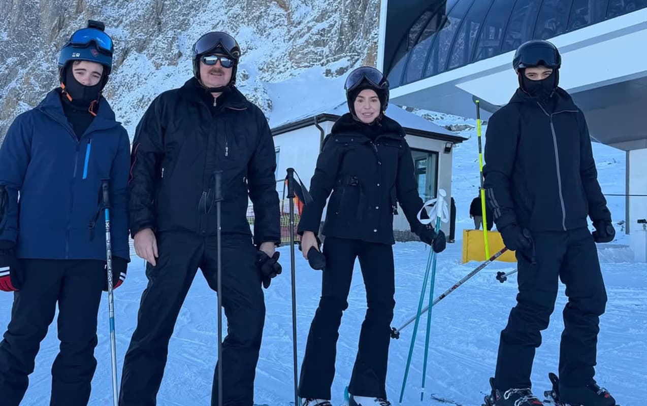 Prezident nəvələri ilə Şahdağda xizək sürdü – FOTO Prezident nəvələri ilə Şahdağda xizək sürdü – FOTO