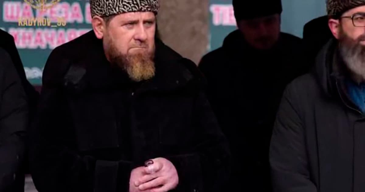Kadırovun yeni görüntüsü suallar doğurdu – İctimai tədbirə əsa ilə gəldi Kadırovun yeni görüntüsü suallar doğurdu – İctimai tədbirə əsa ilə gəldi