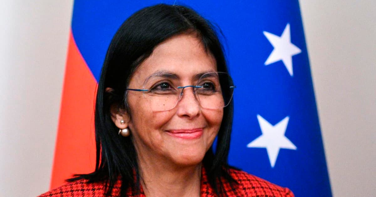 Delsi Rodrigez Venesuela prezidentinin səlahiyyətlərini icra edən şəxs kimi and içib Delsi Rodrigez Venesuela prezidentinin səlahiyyətlərini icra edən şəxs kimi and içib