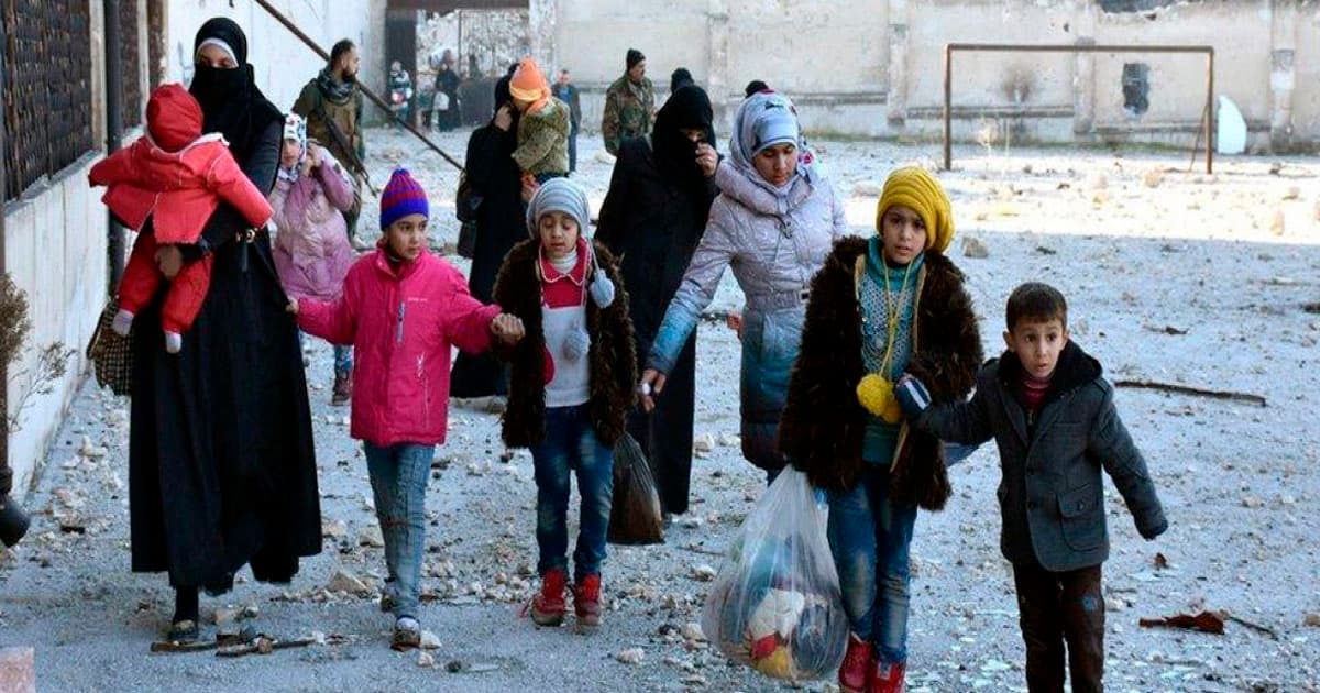 Suriyada əhali toqquşmaların baş verdiyi yerləri tərk edir Suriyada əhali toqquşmaların baş verdiyi yerləri tərk edir