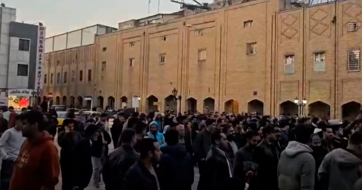Məşhəd sakinləri ayağa qalxdı: Şəhər mərkəzi DAĞILIR – VİDEO Məşhəd sakinləri ayağa qalxdı: Şəhər mərkəzi DAĞILIR – VİDEO
