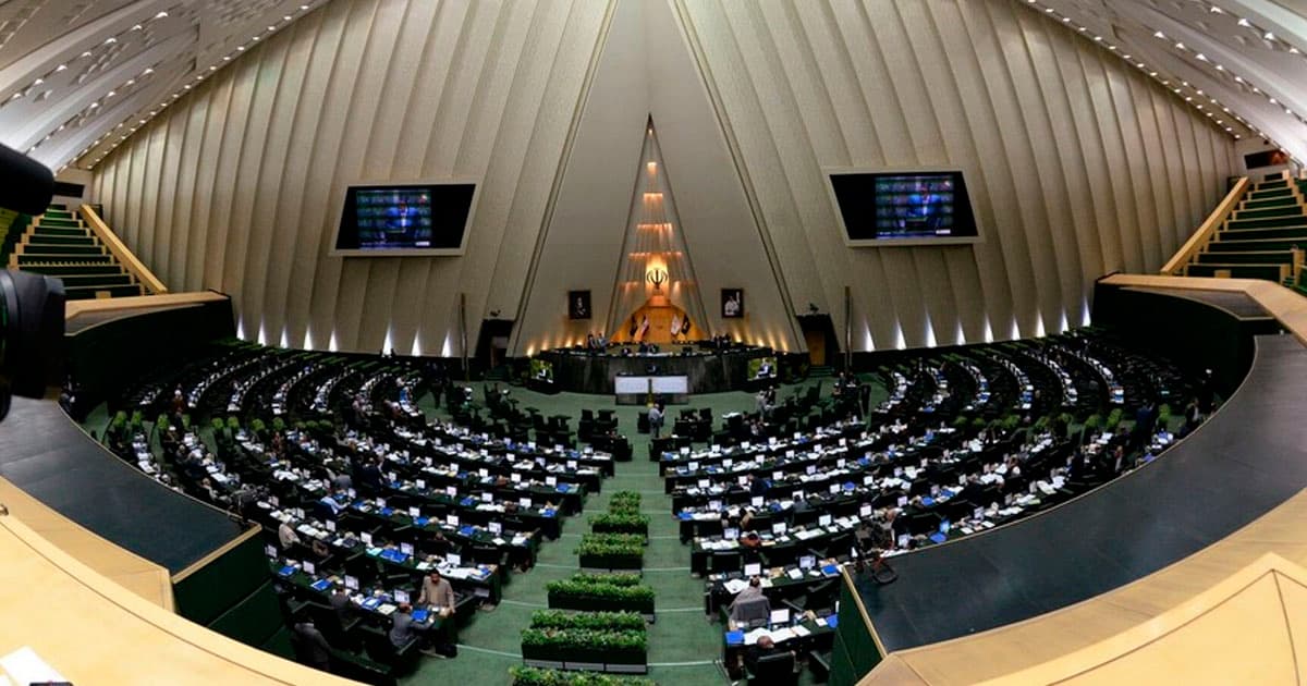 İranda parlamentin təcili iclası başlayıb İranda parlamentin təcili iclası başlayıb