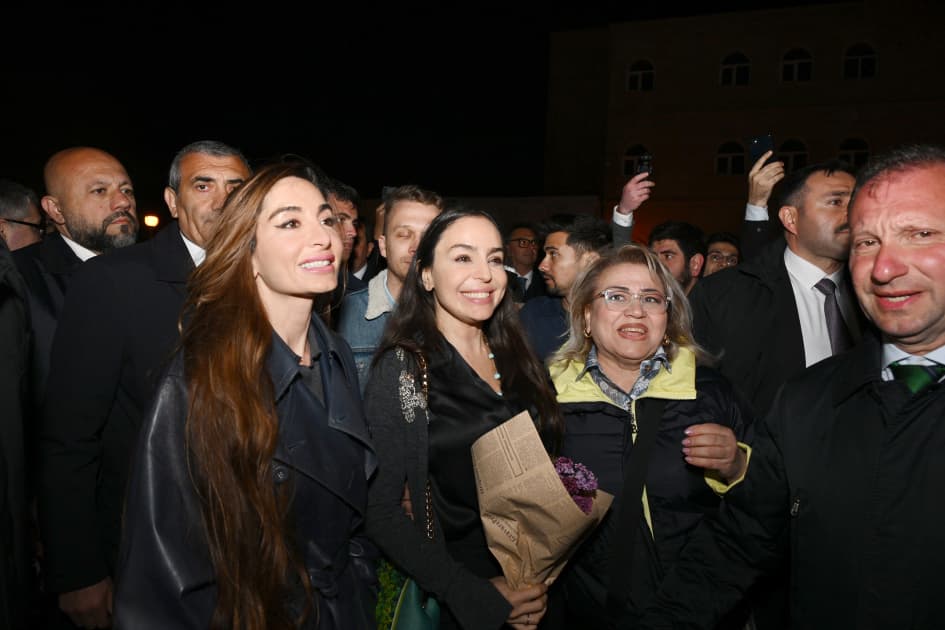 Prezidentin qızları Beynəlxalq Xalça Festivalında – FOTOLAR Prezidentin qızları Beynəlxalq Xalça Festivalında – FOTOLAR