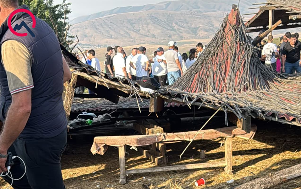 Yaylaq Festivalında çardaq uçdu - Xəsarət alanlar var+VİDEO Yaylaq Festivalında çardaq uçdu - Xəsarət alanlar var+VİDEO