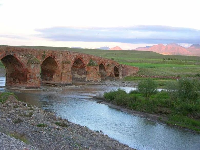 İrəvan və Tehran Araz üzərində ikinci körpünü tikir İrəvan və Tehran Araz üzərində ikinci körpünü tikir