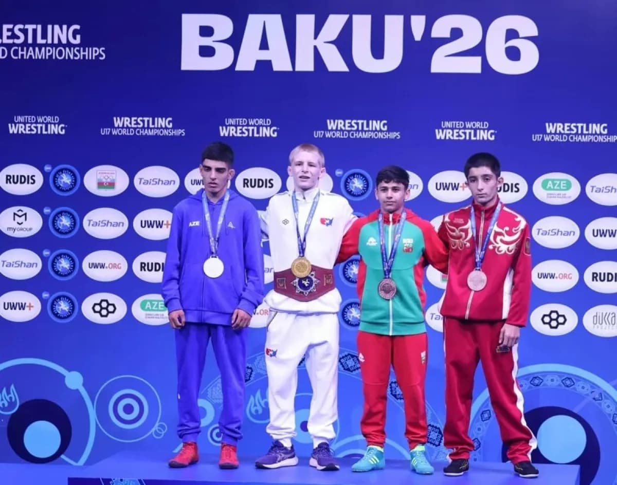 Gümüş medal qazanan Əli Cavadlı mükafatlandırılıb Gümüş medal qazanan Əli Cavadlı mükafatlandırılıb