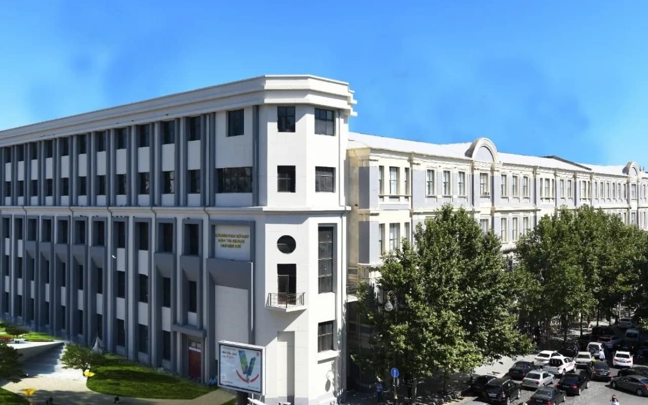 ADNSU-da kafedraların sayı azaldıldı, yeni təyinatlar - FOTO ADNSU-da kafedraların sayı azaldıldı, yeni təyinatlar - FOTO