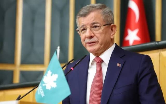 Davudoğlu siyasətdən getdi Davudoğlu siyasətdən getdi