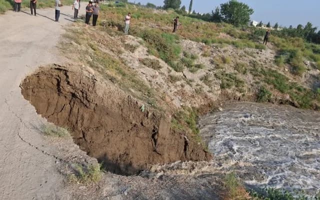 Şirvan su kanalı yarıldı - Əraziyə rəsmi qurumlar cəlb olundu Şirvan su kanalı yarıldı - Əraziyə rəsmi qurumlar cəlb olundu