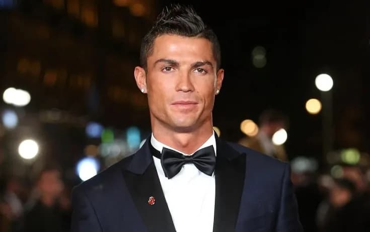 Ronaldo 16 yaşlı oğlu ilə - FOTOLAR Ronaldo 16 yaşlı oğlu ilə - FOTOLAR