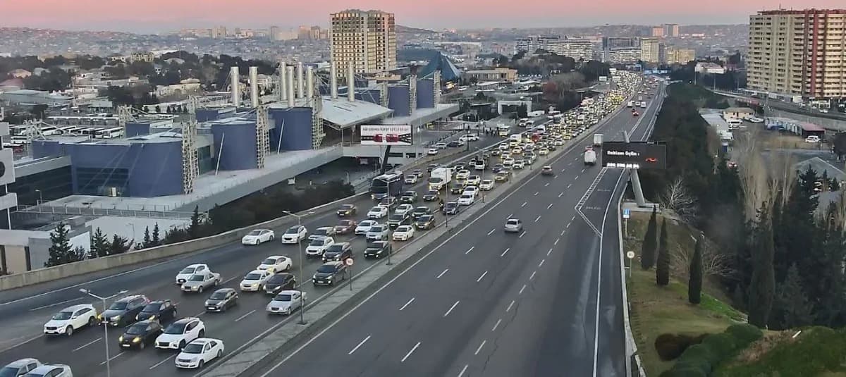 Bu yollarda tıxac var - SİYAHI Bu yollarda tıxac var - SİYAHI