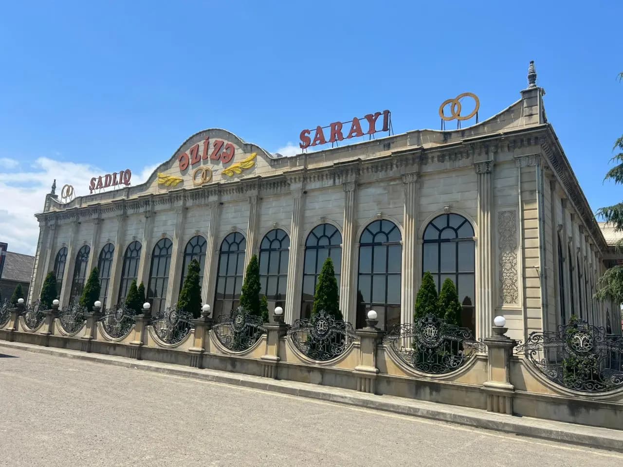 Məşhur şadlıq sarayı 3,5 milyon manata satışa çıxarıldı Məşhur şadlıq sarayı 3,5 milyon manata satışa çıxarıldı
