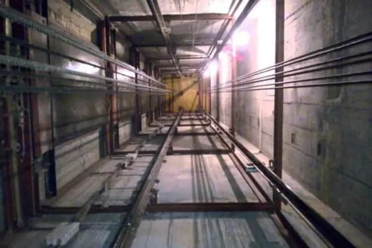 Bakıda ticarət mərkəzində FACİƏ: liftin şaxtasına düşüb öldü Bakıda ticarət mərkəzində FACİƏ: liftin şaxtasına düşüb öldü