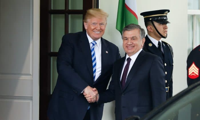 Mirziyoyev Trampı Özbəkistana səfərə dəvət etdi Mirziyoyev Trampı Özbəkistana səfərə dəvət etdi