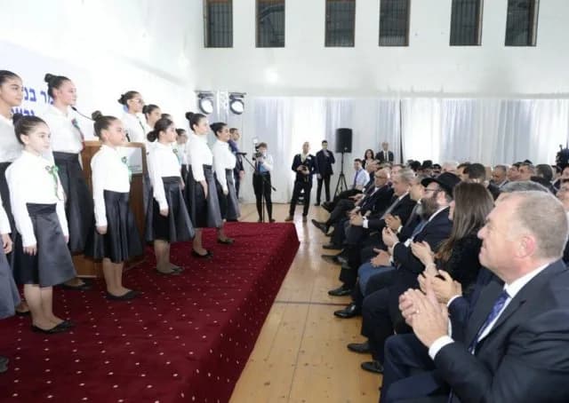 Bakıda bu məktəbdə yalnız yəhudilər TƏHSİL ALIR Bakıda bu məktəbdə yalnız yəhudilər TƏHSİL ALIR