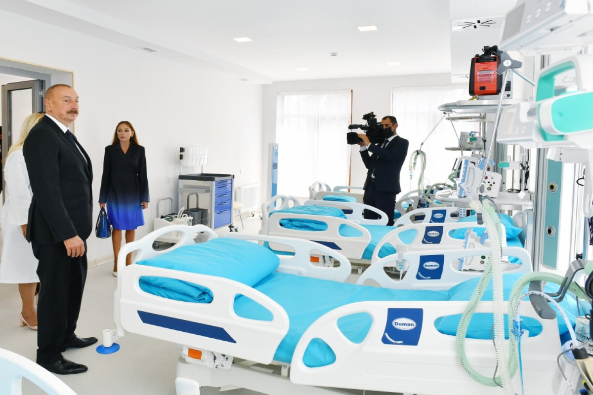 Prezident və Mehriban Əliyeva Bakıda 2 nömrəli doğum evində yaradılan şəraitlə tanış olublar