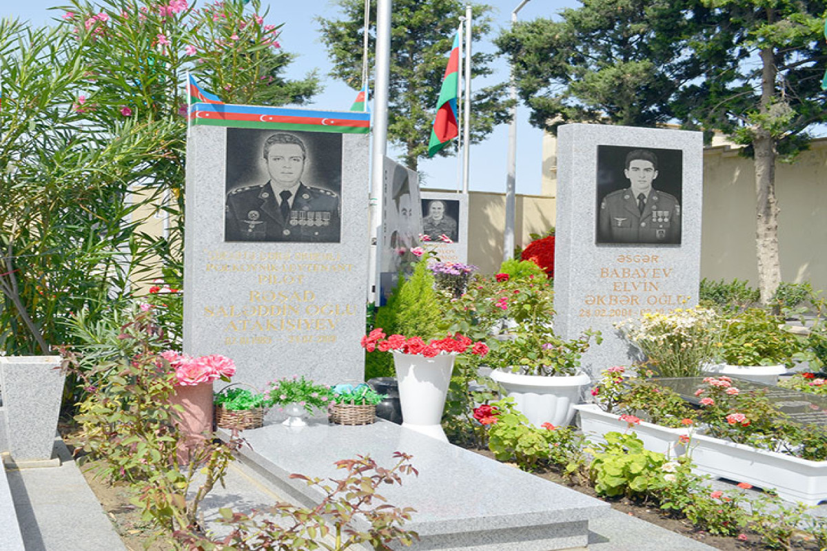 Şəhid hərbi pilot Rəşad Atakişiyevin məzarı ziyarət edilib - FOTO 