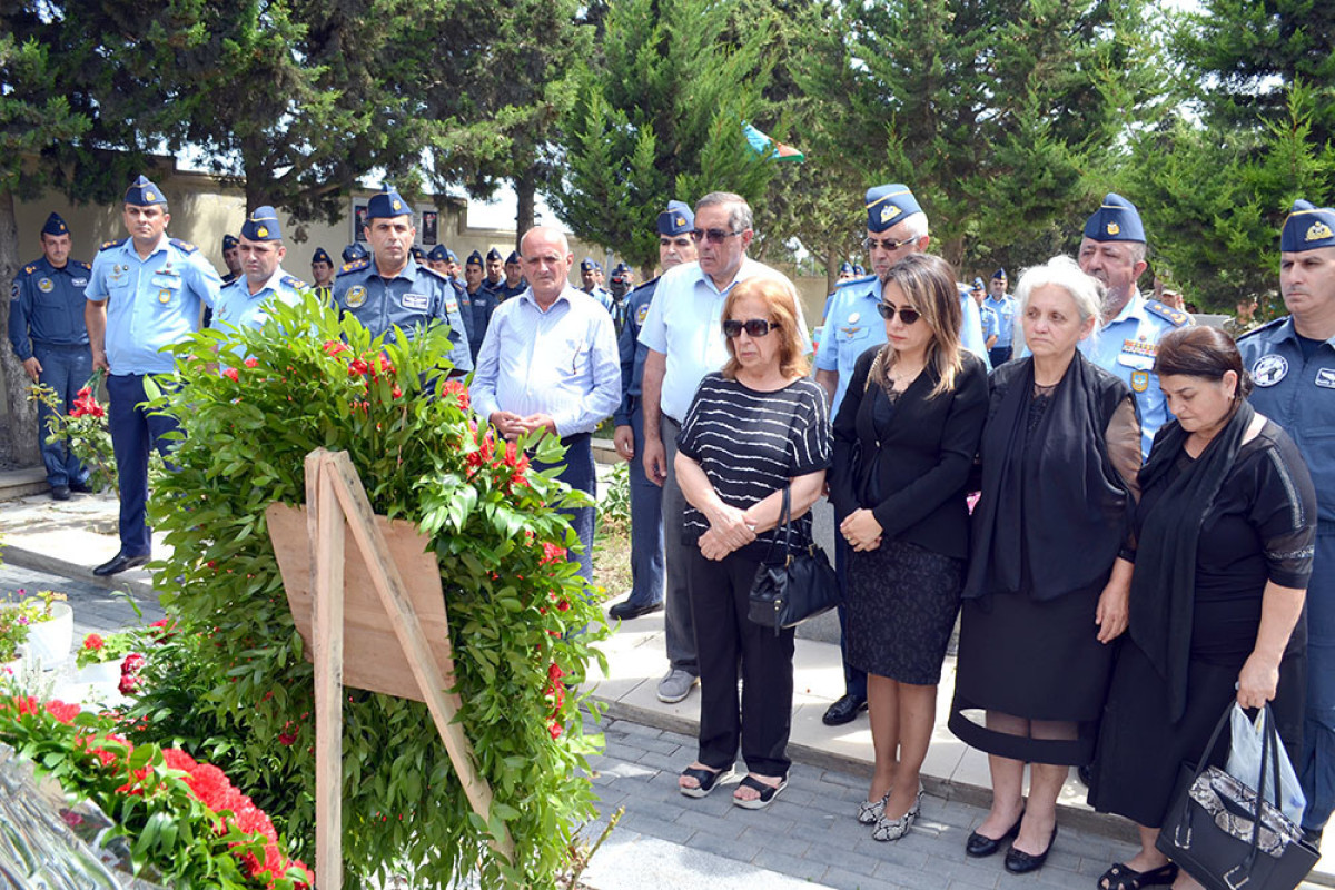 Şəhid hərbi pilot Rəşad Atakişiyevin məzarı ziyarət edilib - FOTO 