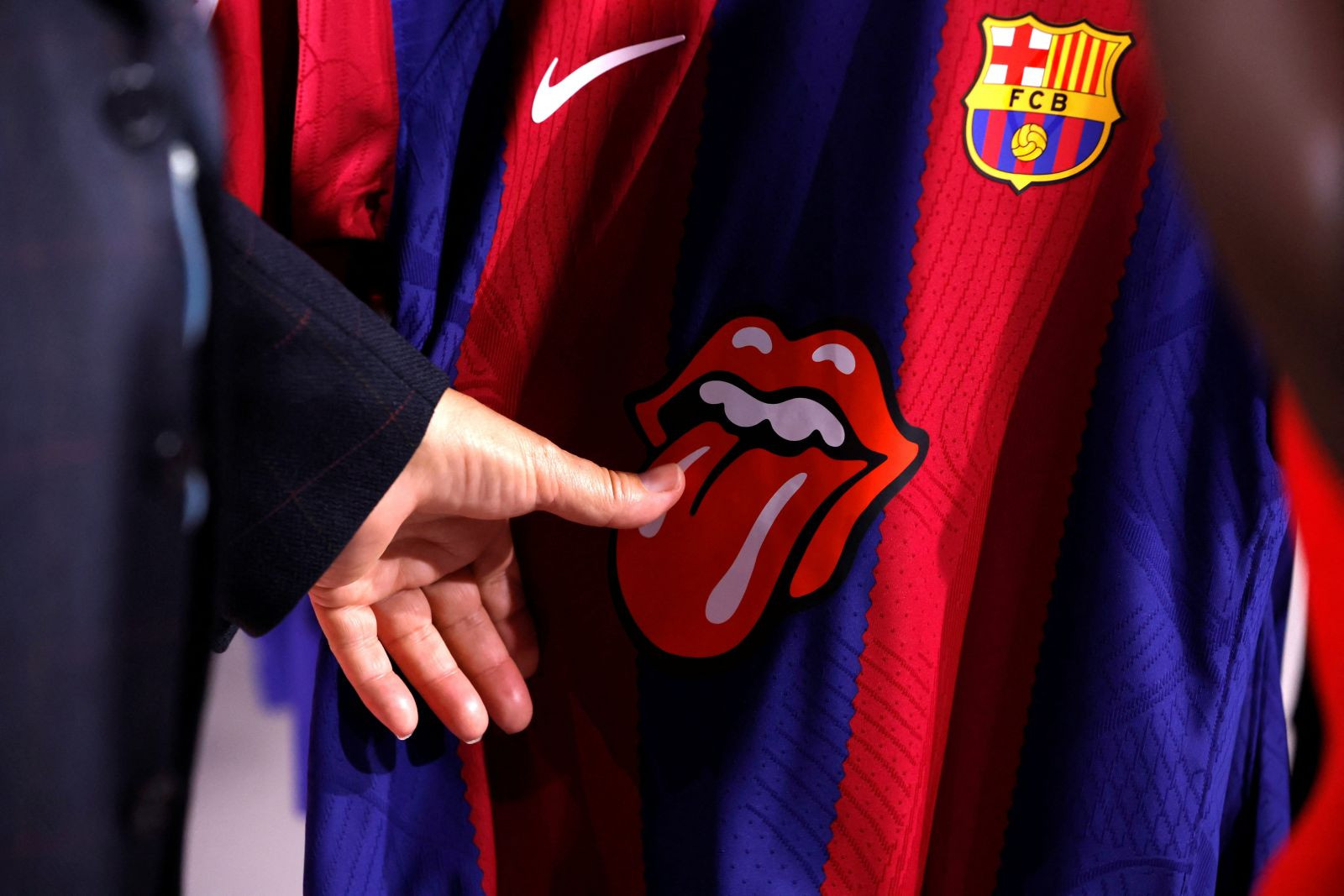 Barselona El Clasico üçün xüsusi formalar buraxdı!  Dərhal satıldı - Şəkil: 3