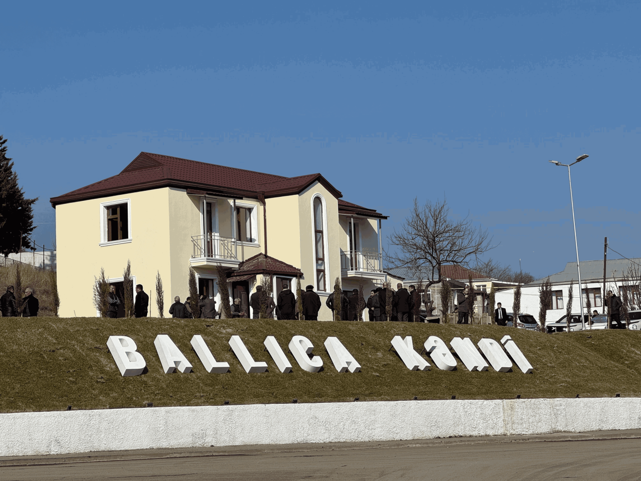 Köç karvanı Xocalı rayonunun Ballıca kəndinə çatıb - FOTOLAR Köç karvanı Xocalı rayonunun Ballıca kəndinə çatıb - FOTOLAR
