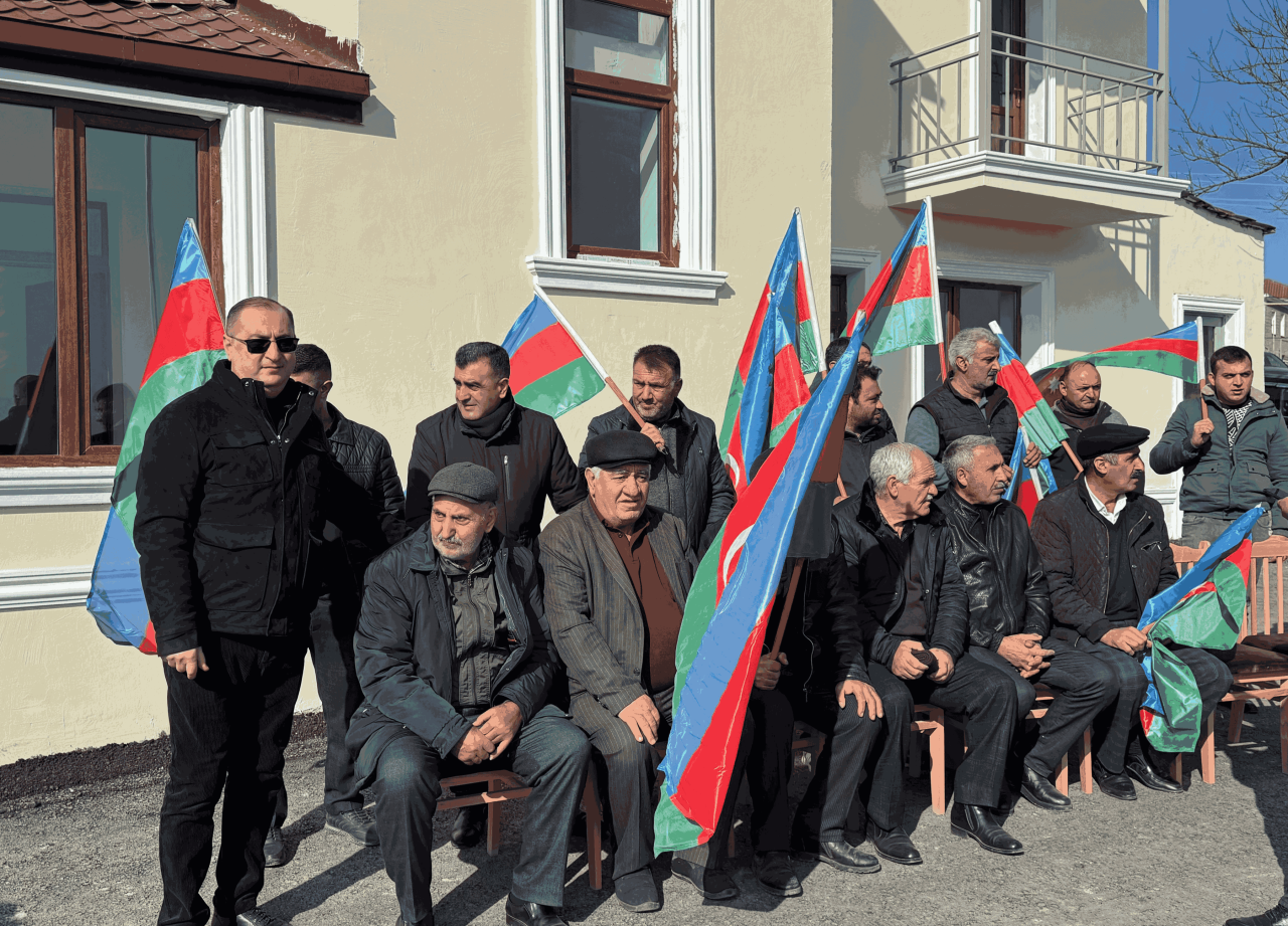 Köç karvanı Xocalı rayonunun Ballıca kəndinə çatıb - FOTOLAR Köç karvanı Xocalı rayonunun Ballıca kəndinə çatıb - FOTOLAR