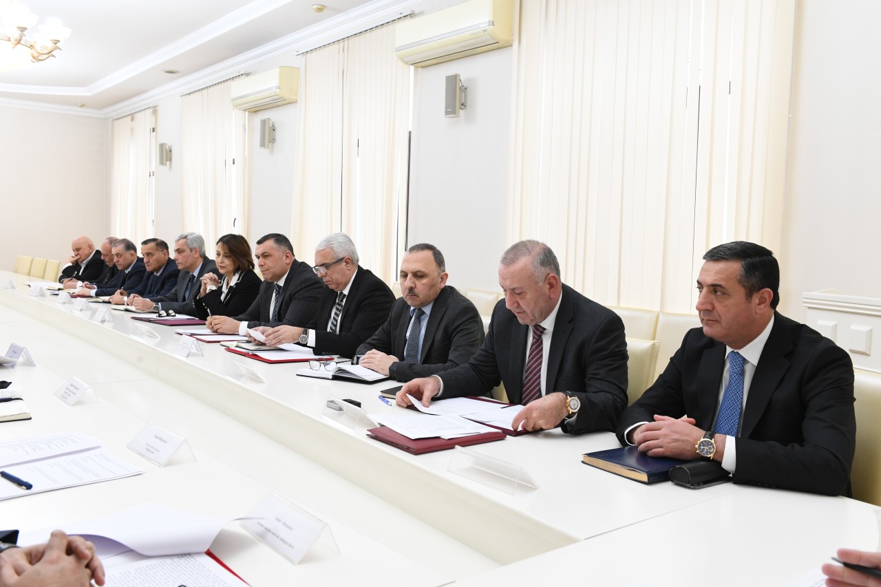 Rövşən Rzayev kollegiya iclası keçirdi - Tapşırıqlar verdi (FOTOLAR) Rövşən Rzayev kollegiya iclası keçirdi - Tapşırıqlar verdi (FOTOLAR)