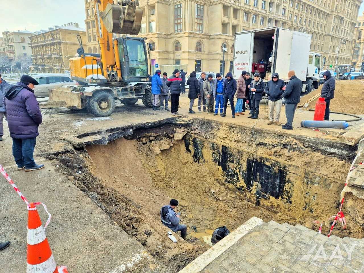 Bu səbəbdən Heydər Əliyev prospektində hərəkət məhdudlaşdırılıb - FOTOLAR Bu səbəbdən Heydər Əliyev prospektində hərəkət məhdudlaşdırılıb - FOTOLAR