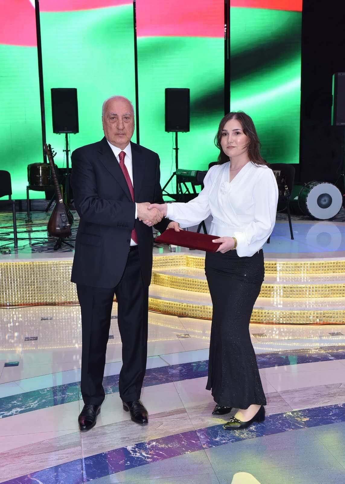 Sumqayıtın inkişafına töhfə verən xanımlara fəxri fərmanlar təqdim edilib - FOTOLAR Sumqayıtın inkişafına töhfə verən xanımlara fəxri fərmanlar təqdim edilib - FOTOLAR