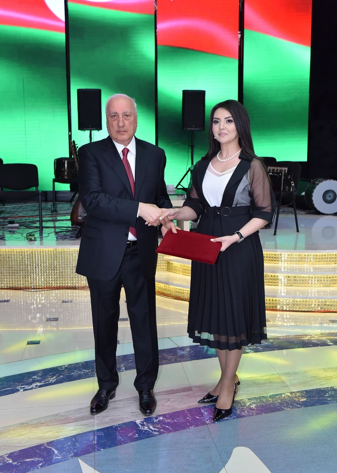 Sumqayıtın inkişafına töhfə verən xanımlara fəxri fərmanlar təqdim edilib - FOTOLAR Sumqayıtın inkişafına töhfə verən xanımlara fəxri fərmanlar təqdim edilib - FOTOLAR