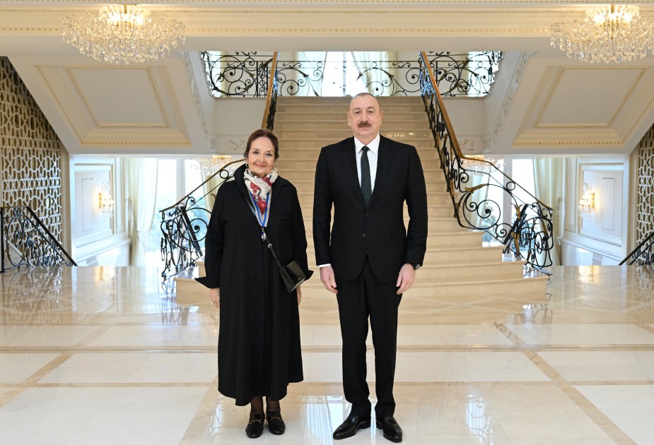 İlham Əliyev Şəfiqə Məmmədovaya “İstiqlal” ordenini təqdim etdi - FOTOLAR