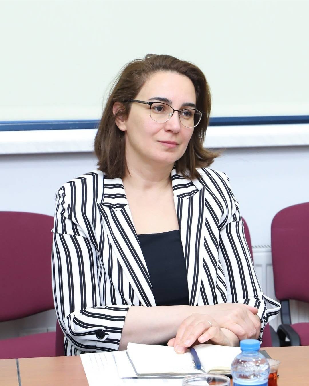 Bu universitetdə xanım dekan rektor təyin olundu Bu universitetdə xanım dekan rektor təyin olundu