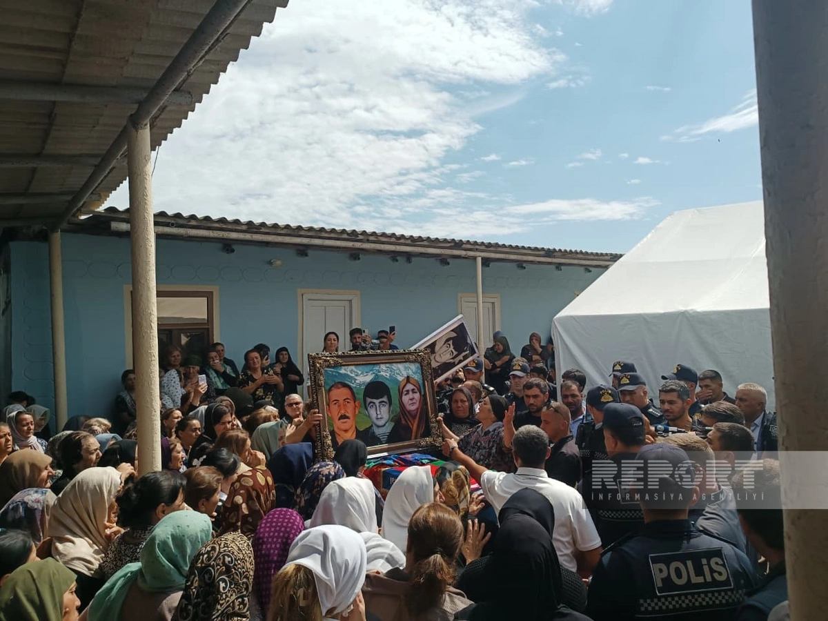 İtkin şəhidlərimiz dəfn edilir - FOTOLAR 5 v 413