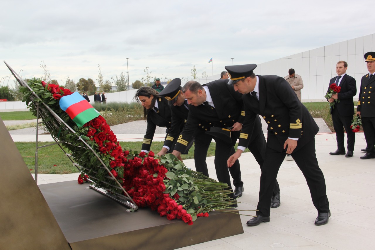 Dövlət Dəniz və Liman Agentliyinin kollektivi Zəfər Parkını ziyarət edib - FOTOLAR Dövlət Dəniz və Liman Agentliyinin kollektivi Zəfər Parkını ziyarət edib - FOTOLAR