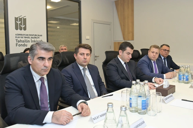 Nazir YENİ SƏDRİ kollektivə təqdim etdi
