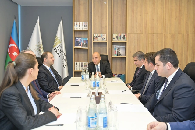 Nazir YENİ SƏDRİ kollektivə təqdim etdi