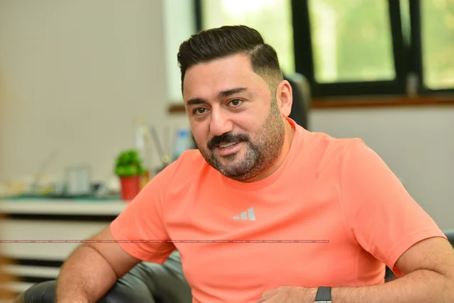 Müşfiq Şahverdiyev: "Göbəkdən aşağı zarafatları pul qazanmaq üçün edirik"