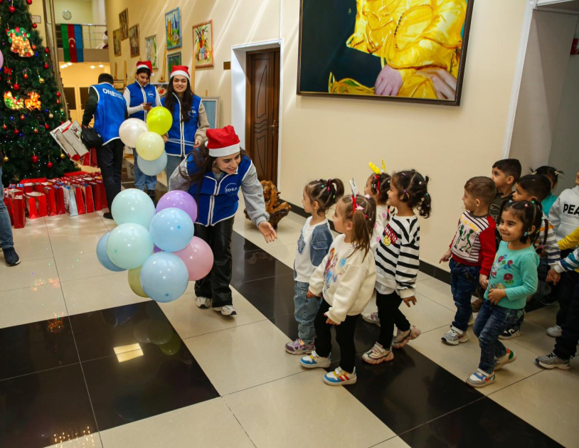 Leyla Əliyeva bayramda onları sevindirdi - FOTOLAR