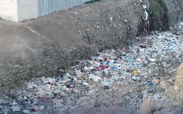 Gəncəçay zibil yatağına çevrilib - FOTO Gəncəçay zibil yatağına çevrilib - FOTO