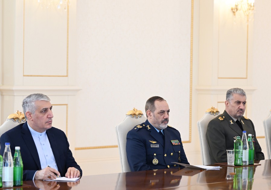 Prezident İranın müdafiə nazirini qəbul etdi - FOTOLAR Prezident İranın müdafiə nazirini qəbul etdi - FOTOLAR