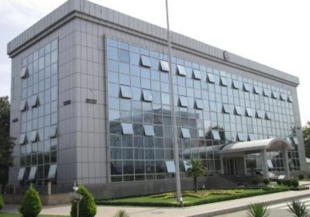 Lənkəranda utancverici mənzərə: Tarix bank binası ilə əvəzlənib