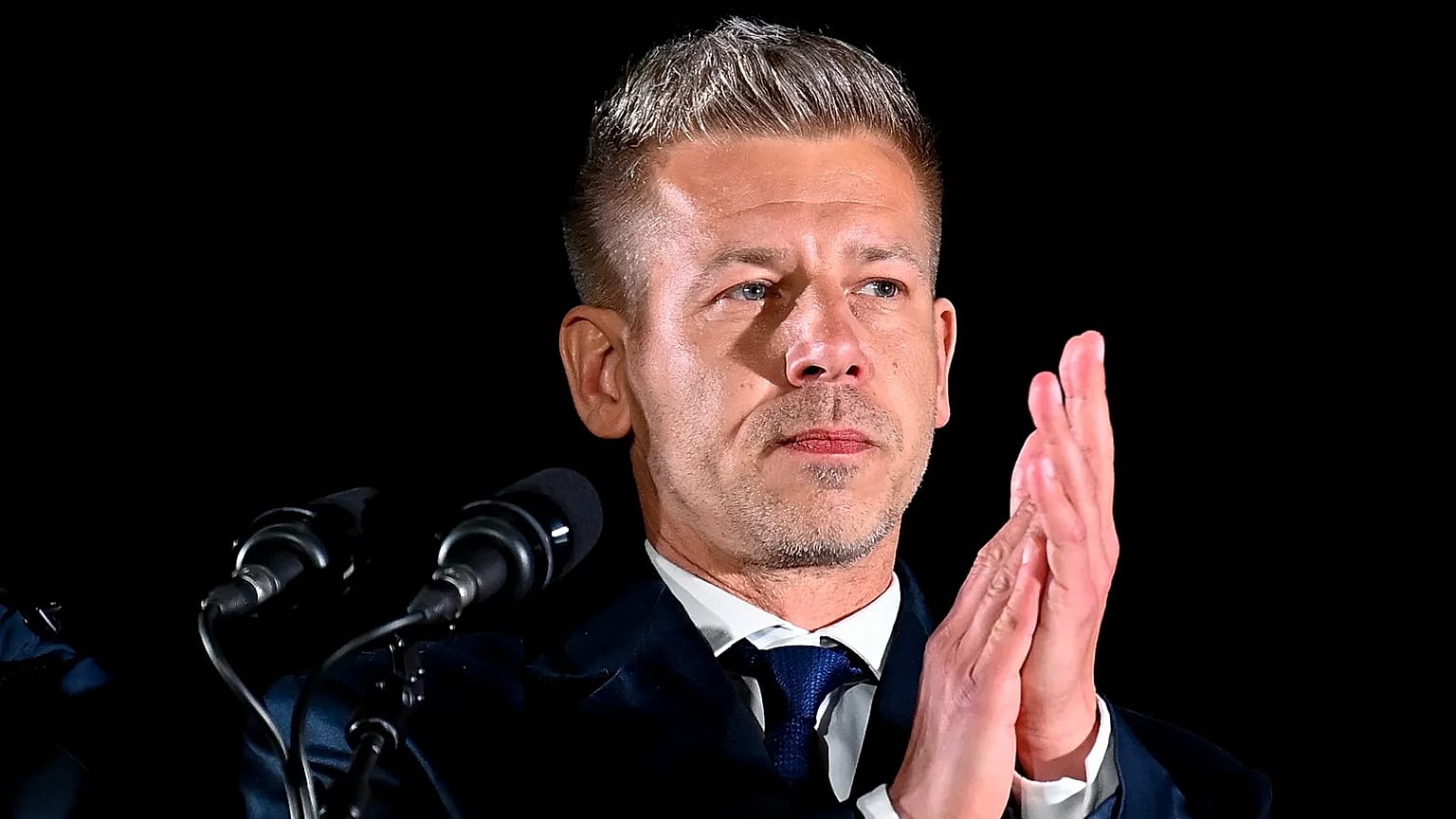 Magyar Péter követeli, hogy "Orbán bábjai" mondjanak le | Euronews