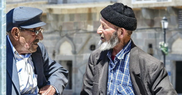 Kişilərin pensiya yaşı azaldılmalıdır – Parlamentdə məsələ qaldırıldı