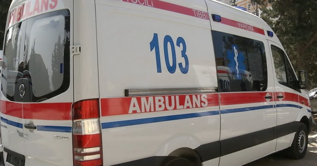 Bakıda ambulans qəzaya uğrayıb, həkim xəsarət alıb