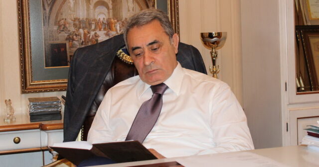 İlham Rəhimov bu məşhur şəxsə ev hədiyyə etdi İlham Rəhimov bu məşhur şəxsə ev hədiyyə etdi