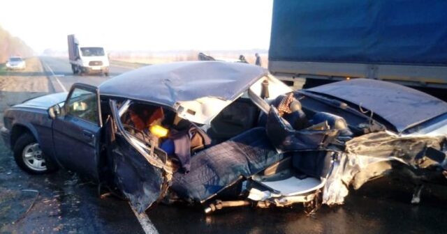 Babək rayonunda iki maşın toqquşdu, ana və övladları xəsarət aldı